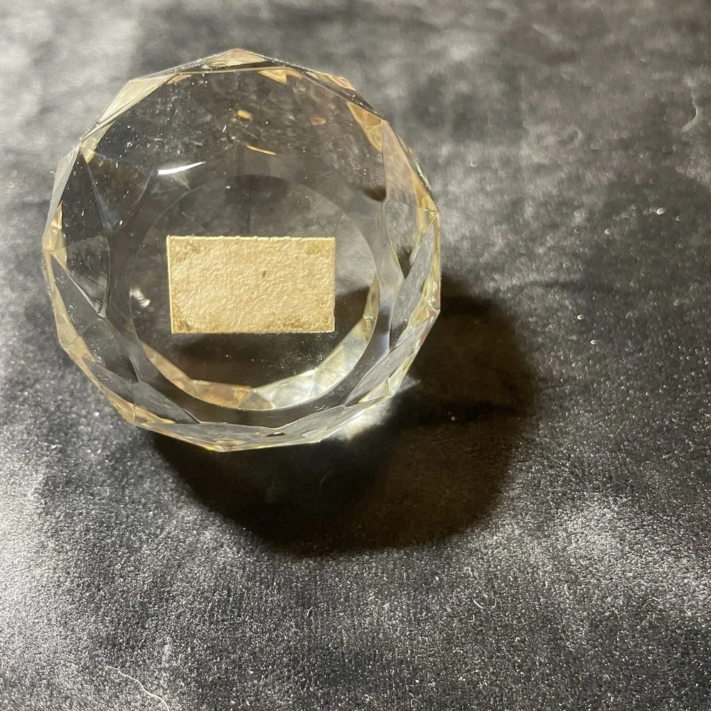 COLLECTIBLE CRYSTAL CLEAR SPHERE HEXAGONS DECORATIVE.